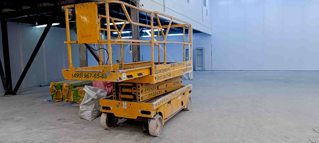 Ножничный подъёмник пиканиска